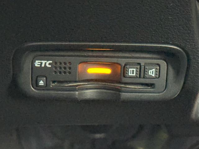 ヴェゼル ハイブリッドＲＳ・ホンダセンシング　純正メモリーナビゲーション　ＥＴＣ車載器　純正アルミホイール　フルオートエアコン　ＬＥＤヘッドライト　衝突軽減ブレーキ　パドルシフト　ＥＴＣ付　定期点検記録簿　サイドＳＲＳ　Ｒカメ　ＵＳＢ接続　イモビ（12枚目）