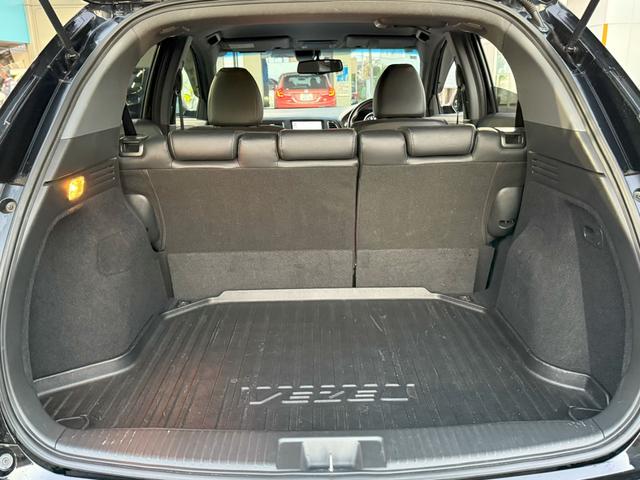 ヴェゼル ハイブリッドＲＳ・ホンダセンシング　純正メモリーナビゲーション　ＥＴＣ車載器　純正アルミホイール　フルオートエアコン　ＬＥＤヘッドライト　衝突軽減ブレーキ　パドルシフト　ＥＴＣ付　定期点検記録簿　サイドＳＲＳ　Ｒカメ　ＵＳＢ接続　イモビ（15枚目）