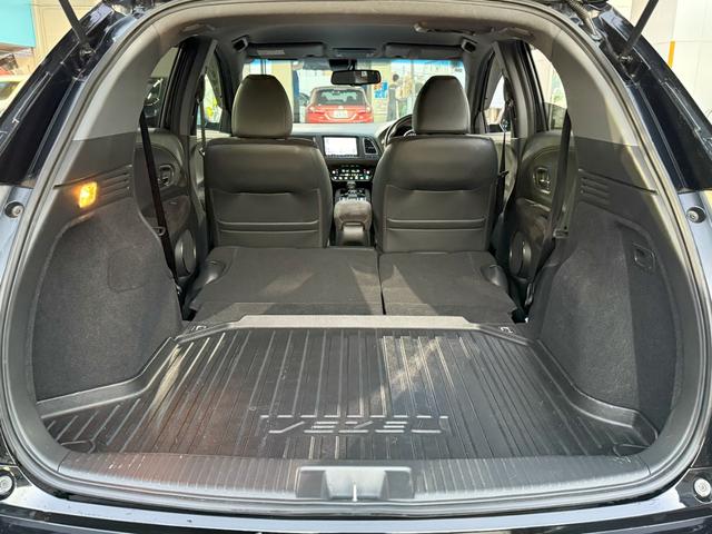 ヴェゼル ハイブリッドＲＳ・ホンダセンシング　純正メモリーナビゲーション　ＥＴＣ車載器　純正アルミホイール　フルオートエアコン　ＬＥＤヘッドライト　衝突軽減ブレーキ　パドルシフト　ＥＴＣ付　定期点検記録簿　サイドＳＲＳ　Ｒカメ　ＵＳＢ接続　イモビ（16枚目）