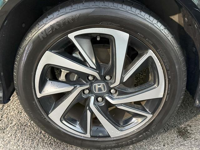 ヴェゼル ハイブリッドＲＳ・ホンダセンシング　純正メモリーナビゲーション　ＥＴＣ車載器　純正アルミホイール　フルオートエアコン　ＬＥＤヘッドライト　衝突軽減ブレーキ　パドルシフト　ＥＴＣ付　定期点検記録簿　サイドＳＲＳ　Ｒカメ　ＵＳＢ接続　イモビ（19枚目）