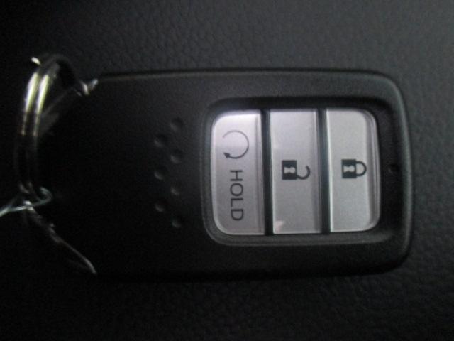 シビック ハッチバック　サンルーフ　純正メモリーナビゲーション　バックカメラ　ＥＴＣ　純正アルミホイール　スマートキー　フルセグＴＶ　ｌＥＤヘッドライト　社外前後ドライブレコーダー　追突軽減ブレーキ　盗難防止装置　Ｂモニター（12枚目）