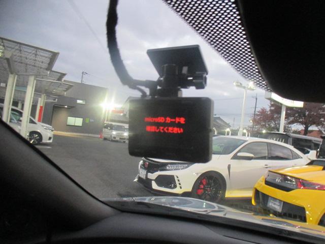 シビック ハッチバック　サンルーフ　純正メモリーナビゲーション　バックカメラ　ＥＴＣ　純正アルミホイール　スマートキー　フルセグＴＶ　ｌＥＤヘッドライト　社外前後ドライブレコーダー　追突軽減ブレーキ　盗難防止装置　Ｂモニター（13枚目）