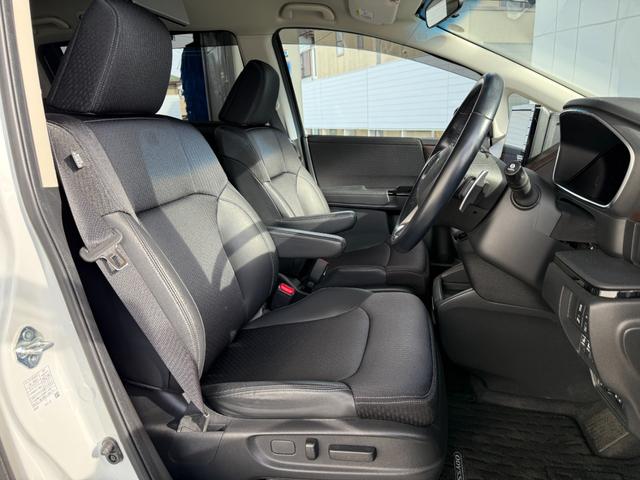 オデッセイ アブソルート　ワンオーナー　純正メモリーナビゲーション　フルセグＴＶ　Ｂｌｕｅｔｏｏｔｈ接続　マルチビューカメラ　ＥＴＣ　リアモニター　ＬＥＤヘッドライト　緊急ブレーキ　アラウンドビューモニター　盗難防止　ナビＴＶ（3枚目）