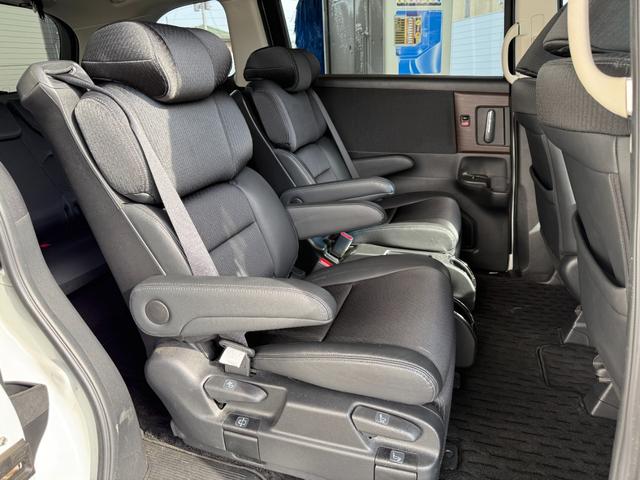 オデッセイ アブソルート　ワンオーナー　純正メモリーナビゲーション　フルセグＴＶ　Ｂｌｕｅｔｏｏｔｈ接続　マルチビューカメラ　ＥＴＣ　リアモニター　ＬＥＤヘッドライト　緊急ブレーキ　アラウンドビューモニター　盗難防止　ナビＴＶ（4枚目）