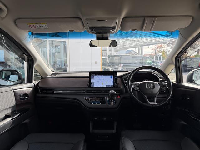 オデッセイ アブソルート　ワンオーナー　純正メモリーナビゲーション　フルセグＴＶ　Ｂｌｕｅｔｏｏｔｈ接続　マルチビューカメラ　ＥＴＣ　リアモニター　ＬＥＤヘッドライト　緊急ブレーキ　アラウンドビューモニター　盗難防止　ナビＴＶ（6枚目）