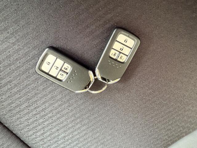 オデッセイ アブソルート　ワンオーナー　純正メモリーナビゲーション　フルセグＴＶ　Ｂｌｕｅｔｏｏｔｈ接続　マルチビューカメラ　ＥＴＣ　リアモニター　ＬＥＤヘッドライト　緊急ブレーキ　アラウンドビューモニター　盗難防止　ナビＴＶ（18枚目）