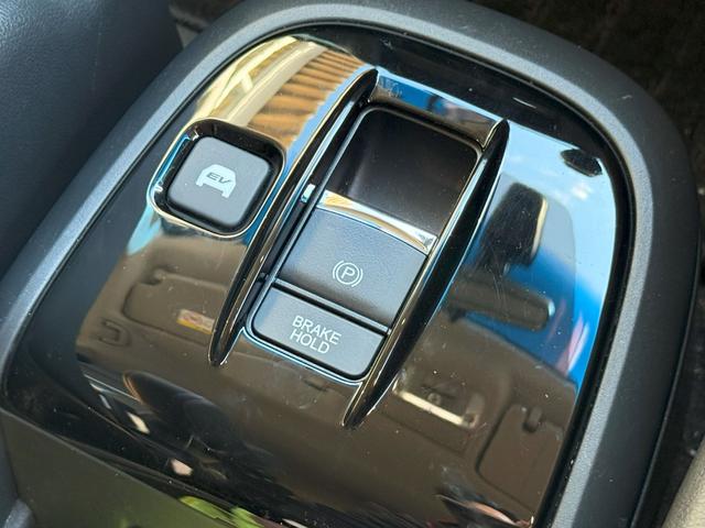 ステップワゴンスパーダ ｅ：ＨＥＶスパーダＧ・ＥＸホンダセンシング　純正メモリーナビゲーション　両側電動スライドドア　シートヒーター　純正アルミホイール　ＥＴＣ車載器　純正ドライブレコーダー　エアバック　地デジ　クルコン　サイドエアバッグ　シ－トヒ－タ－　スマキー（17枚目）