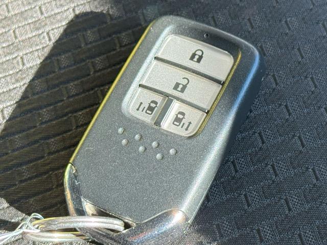 ステップワゴンスパーダ ｅ：ＨＥＶスパーダＧ・ＥＸホンダセンシング　純正メモリーナビゲーション　両側電動スライドドア　シートヒーター　純正アルミホイール　ＥＴＣ車載器　純正ドライブレコーダー　エアバック　地デジ　クルコン　サイドエアバッグ　シ－トヒ－タ－　スマキー（22枚目）