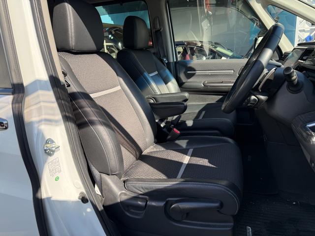 ステップワゴンスパーダ スパーダ・クールスピリット　４ＷＤ　ワンオーナー　純正メモリーナビゲーション　フルセグＴＶ　Ｂｌｕｅｔｏｏｔｈ接続　バックカメラ　ＥＴＣ　リアモニター　ＬＥＤヘッドライト　両側電動スライドドア　記録簿有　サイドエアバッグ　ＡＢＳ（3枚目）