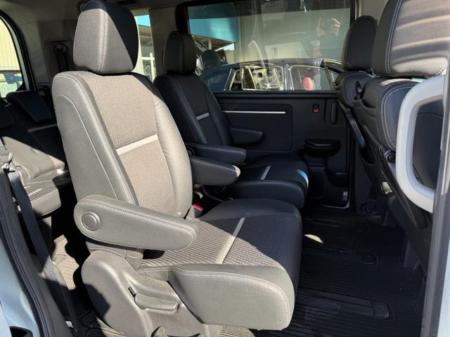 ステップワゴンスパーダ スパーダ・クールスピリット　４ＷＤ　ワンオーナー　純正メモリーナビゲーション　フルセグＴＶ　Ｂｌｕｅｔｏｏｔｈ接続　バックカメラ　ＥＴＣ　リアモニター　ＬＥＤヘッドライト　両側電動スライドドア　記録簿有　サイドエアバッグ　ＡＢＳ（4枚目）