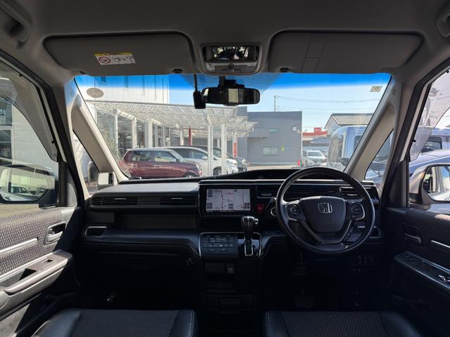 ステップワゴンスパーダ スパーダ・クールスピリット　４ＷＤ　ワンオーナー　純正メモリーナビゲーション　フルセグＴＶ　Ｂｌｕｅｔｏｏｔｈ接続　バックカメラ　ＥＴＣ　リアモニター　ＬＥＤヘッドライト　両側電動スライドドア　記録簿有　サイドエアバッグ　ＡＢＳ（6枚目）