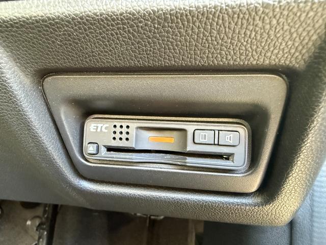 ステップワゴンスパーダ スパーダ・クールスピリット　４ＷＤ　ワンオーナー　純正メモリーナビゲーション　フルセグＴＶ　Ｂｌｕｅｔｏｏｔｈ接続　バックカメラ　ＥＴＣ　リアモニター　ＬＥＤヘッドライト　両側電動スライドドア　記録簿有　サイドエアバッグ　ＡＢＳ（12枚目）