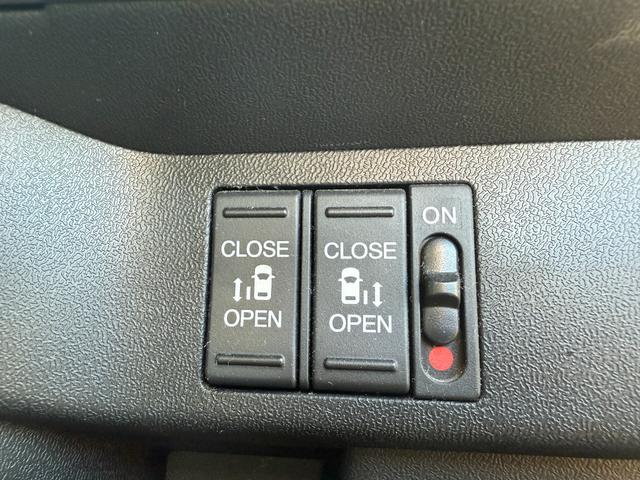 ステップワゴンスパーダ スパーダ・クールスピリット　４ＷＤ　ワンオーナー　純正メモリーナビゲーション　フルセグＴＶ　Ｂｌｕｅｔｏｏｔｈ接続　バックカメラ　ＥＴＣ　リアモニター　ＬＥＤヘッドライト　両側電動スライドドア　記録簿有　サイドエアバッグ　ＡＢＳ（16枚目）