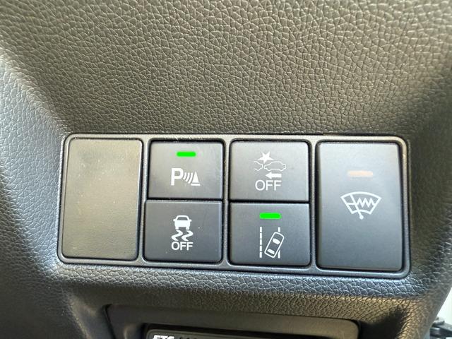 ステップワゴンスパーダ スパーダ・クールスピリット　４ＷＤ　ワンオーナー　純正メモリーナビゲーション　フルセグＴＶ　Ｂｌｕｅｔｏｏｔｈ接続　バックカメラ　ＥＴＣ　リアモニター　ＬＥＤヘッドライト　両側電動スライドドア　記録簿有　サイドエアバッグ　ＡＢＳ（17枚目）