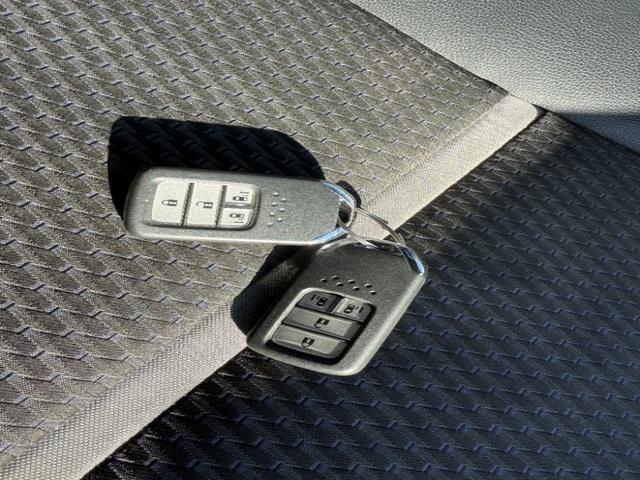 ステップワゴンスパーダ スパーダ・クールスピリット　４ＷＤ　ワンオーナー　純正メモリーナビゲーション　フルセグＴＶ　Ｂｌｕｅｔｏｏｔｈ接続　バックカメラ　ＥＴＣ　リアモニター　ＬＥＤヘッドライト　両側電動スライドドア　記録簿有　サイドエアバッグ　ＡＢＳ（18枚目）