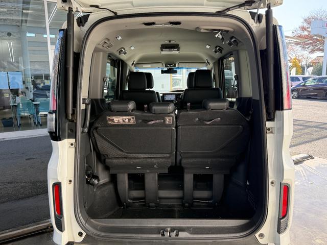 ステップワゴンスパーダ スパーダ・クールスピリット　４ＷＤ　ワンオーナー　純正メモリーナビゲーション　フルセグＴＶ　Ｂｌｕｅｔｏｏｔｈ接続　バックカメラ　ＥＴＣ　リアモニター　ＬＥＤヘッドライト　両側電動スライドドア　記録簿有　サイドエアバッグ　ＡＢＳ（19枚目）