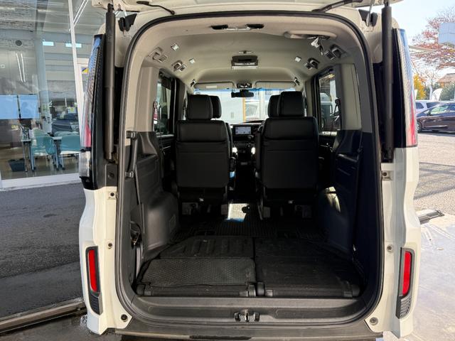 ステップワゴンスパーダ スパーダ・クールスピリット　４ＷＤ　ワンオーナー　純正メモリーナビゲーション　フルセグＴＶ　Ｂｌｕｅｔｏｏｔｈ接続　バックカメラ　ＥＴＣ　リアモニター　ＬＥＤヘッドライト　両側電動スライドドア　記録簿有　サイドエアバッグ　ＡＢＳ（20枚目）