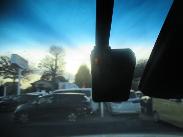 オデッセイハイブリッド e:HEVアブソルート・EXブラックエディション 純正11.4インチメモリーナビ リアカメラ フルセグTV 左右パワースライドドア 黒革シート シートヒーター ETC車載器 ドライブレコーダー 純正アルミホイール バックモニター VSA LEDライト(14枚目)