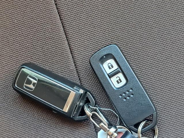 N-WGN Lホンダセンシング 純正ディスプレーオーディオ バックカメラ ETC スマートキー 衝突軽減ブレーキ ワンセグTV フルオートエアコン シートヒーター Bモニタ 誤発進抑制 1オナ 横滑り防止機能 USBポート ABS(16枚目)