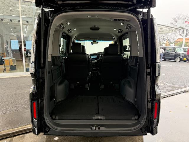 ステップワゴンスパーダ ｅ：ＨＥＶスパーダＧ・ＥＸホンダセンシング　社外メモリーナビゲーション　フルセグＴＶ　Ｂｌｕｅｔｏｏｔｈ接続　バックカメラ　ＥＴＣ　ＬＥＤヘッドライト　両側電動スライドドア　エアバック　地デジ　クルコン　サイドエアバッグ　シ－トヒ－タ－　ＡＢＳ（18枚目）