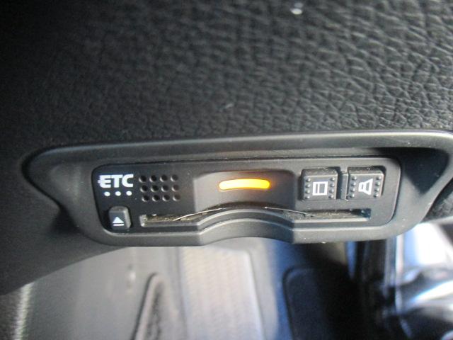 ヴェゼル ハイブリッドZ・ホンダセンシング ワンオーナー車 純正メモリーナビ リアカメラ フルセグTV フルオートエアコン 純正アルミホイール ETC車載器 LEDヘッドライト スマートキー レーダーサポート フロントカメラ 1オーナ- ABS(12枚目)