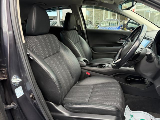 ヴェゼル ハイブリッドＺ・ホンダセンシング　ワンオーナー　純正ナビゲーション　フルセグＴＶ　Ｂｌｕｅｔｏｏｔｈ接続　バックカメラ　ＥＴＣ　ＬＥＤヘッドライト　純正ドライブレコーダー　整備記録簿　横滑防止装置　バックガイドモニター　ＬＥＤライト（3枚目）