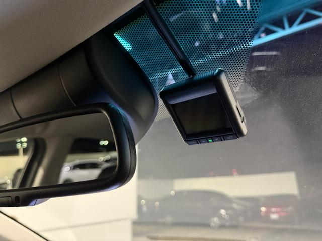 ヴェゼル ハイブリッドＺ・ホンダセンシング　ワンオーナー　純正ナビゲーション　フルセグＴＶ　Ｂｌｕｅｔｏｏｔｈ接続　バックカメラ　ＥＴＣ　ＬＥＤヘッドライト　純正ドライブレコーダー　整備記録簿　横滑防止装置　バックガイドモニター　ＬＥＤライト（12枚目）