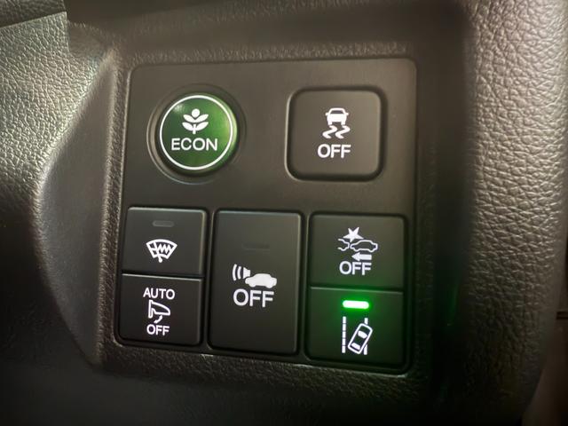 ヴェゼル ハイブリッドＺ・ホンダセンシング　ワンオーナー　純正ナビゲーション　フルセグＴＶ　Ｂｌｕｅｔｏｏｔｈ接続　バックカメラ　ＥＴＣ　ＬＥＤヘッドライト　純正ドライブレコーダー　整備記録簿　横滑防止装置　バックガイドモニター　ＬＥＤライト（13枚目）