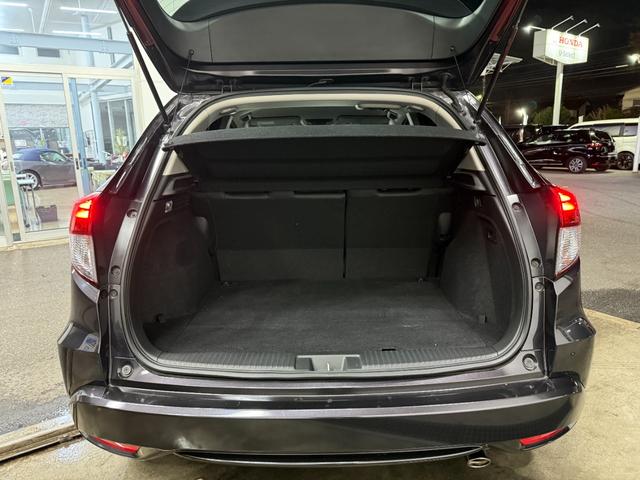 ヴェゼル ハイブリッドＺ・ホンダセンシング　ワンオーナー　純正ナビゲーション　フルセグＴＶ　Ｂｌｕｅｔｏｏｔｈ接続　バックカメラ　ＥＴＣ　ＬＥＤヘッドライト　純正ドライブレコーダー　整備記録簿　横滑防止装置　バックガイドモニター　ＬＥＤライト（14枚目）