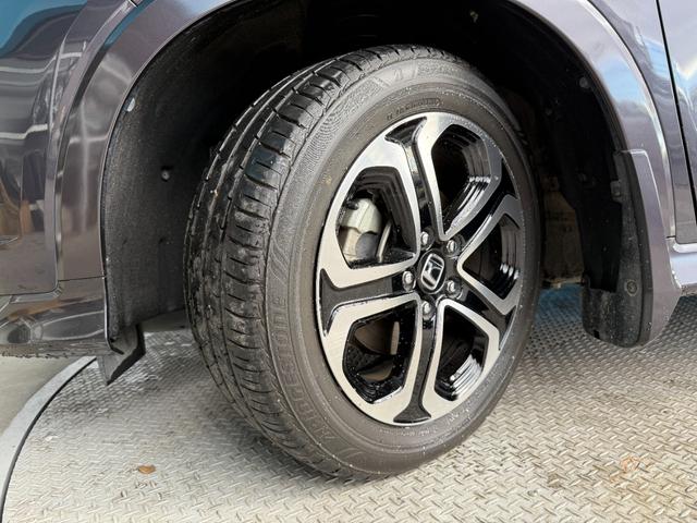 ヴェゼル ハイブリッドＺ・ホンダセンシング　ワンオーナー　純正ナビゲーション　フルセグＴＶ　Ｂｌｕｅｔｏｏｔｈ接続　バックカメラ　ＥＴＣ　ＬＥＤヘッドライト　純正ドライブレコーダー　整備記録簿　横滑防止装置　バックガイドモニター　ＬＥＤライト（16枚目）