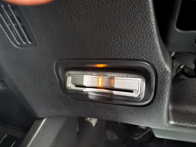 ヴェゼル ハイブリッドＺ・ホンダセンシング　純正ナビゲーション　フルセグＴＶ　Ｂｌｕｅｔｏｏｔｈ接続　バックカメラ　ＥＴＣ　ＬＥＤヘッドライト　スマートキー　キーレスエントリー　レーダーサポート　ＤＶＤ再生機能　整備記録簿　横滑り防止システム（11枚目）