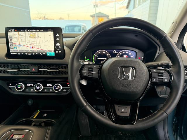 ＺＲ－Ｖ ｅ：ＨＥＶＺ　ワンオーナー　純正ナビゲーション　フルセグＴＶ　Ｂｌｕｅｔｏｏｔｈ接続　マルチビューカメラ　ＥＴＣ　ＬＥＤヘッドライト　シ－トヒ－タ－　ブラインドスポットモニター　純正ドライブレコーダー　Ｐセンサー（6枚目）