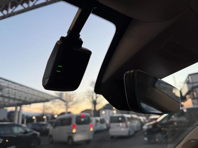 ＺＲ－Ｖ ｅ：ＨＥＶＺ　ワンオーナー　純正ナビゲーション　フルセグＴＶ　Ｂｌｕｅｔｏｏｔｈ接続　マルチビューカメラ　ＥＴＣ　ＬＥＤヘッドライト　シ－トヒ－タ－　ブラインドスポットモニター　純正ドライブレコーダー　Ｐセンサー（14枚目）