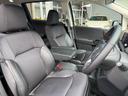 フロントシートのお写真です。 広い足元と、ゆったり座れるシートは長時間の運転でも疲れにくくなっております♪