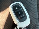スマートキーのお写真です。鍵をお持ち頂くだけでドアの施錠開錠が可能です♪
