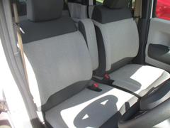 フロントシートのお写真です。　広い足元と、ゆったり座れるシートは長時間の運転でも疲れにくくなっております♪ 4