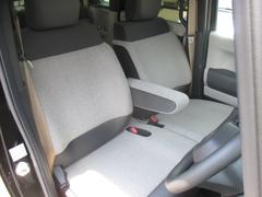 フロントシートのお写真です。　広い足元と、ゆったり座れるシートは長時間の運転でも疲れにくくなっております♪ 4
