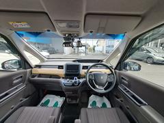 インパネ周りのお写真です。　視界が広く運転もしやすくなっております♪ 3