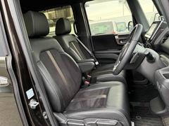 フロントシートのお写真です。　広い足元と、ゆったり座れるシートは長時間の運転でも疲れにくくなっております♪ 3