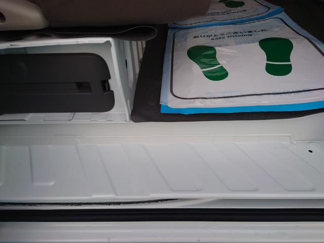 NV100クリッパーバン DX セーフティパッケージ ハイルーフ●令和3年式●走行49883km●2速発進モード●ドラレコ●ETC●衝突軽減ブレーキ●オーバーヘッドコンソール●ソナーセンサー●横滑り防止装置●防犯装置●スモークガラス●寒冷地仕様●キーレス(14枚目)