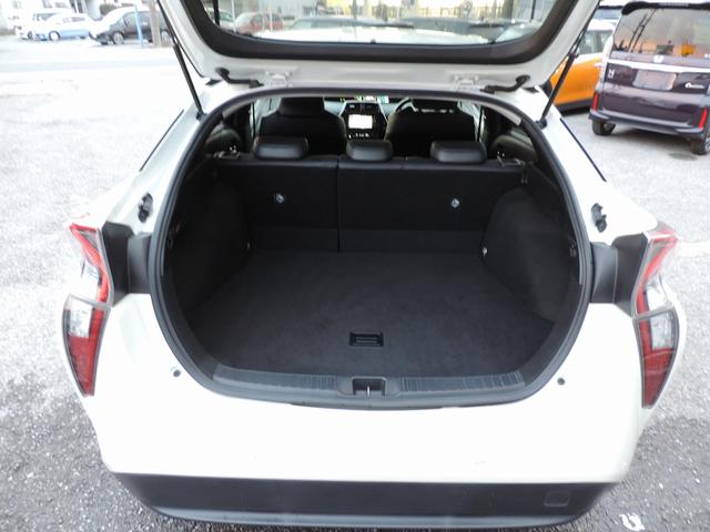 プリウス Aプレミアム トヨタセーフティセンス 純正ナビ フルセグTV Bカメラ 本革シート BSM LEDヘッドライト ビルトインETC クリアランスソナー シートヒーターレーダークルーズ 社外15インチアルミスマートキー(7枚目)