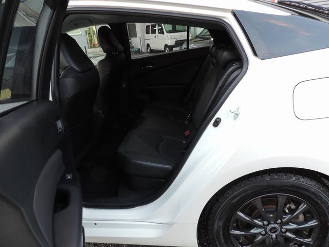 プリウス Aプレミアム トヨタセーフティセンス 純正ナビ フルセグTV Bカメラ 本革シート BSM LEDヘッドライト ビルトインETC クリアランスソナー シートヒーターレーダークルーズ 社外15インチアルミスマートキー(8枚目)