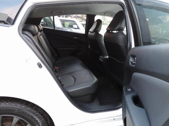 プリウス Aプレミアム トヨタセーフティセンス 純正ナビ フルセグTV Bカメラ 本革シート BSM LEDヘッドライト ビルトインETC クリアランスソナー シートヒーターレーダークルーズ 社外15インチアルミスマートキー(10枚目)