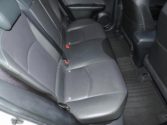 プリウス Aプレミアム トヨタセーフティセンス 純正ナビ フルセグTV Bカメラ 本革シート BSM LEDヘッドライト ビルトインETC クリアランスソナー シートヒーターレーダークルーズ 社外15インチアルミスマートキー(11枚目)