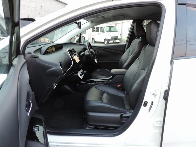 プリウス Aプレミアム トヨタセーフティセンス 純正ナビ フルセグTV Bカメラ 本革シート BSM LEDヘッドライト ビルトインETC クリアランスソナー シートヒーターレーダークルーズ 社外15インチアルミスマートキー(12枚目)