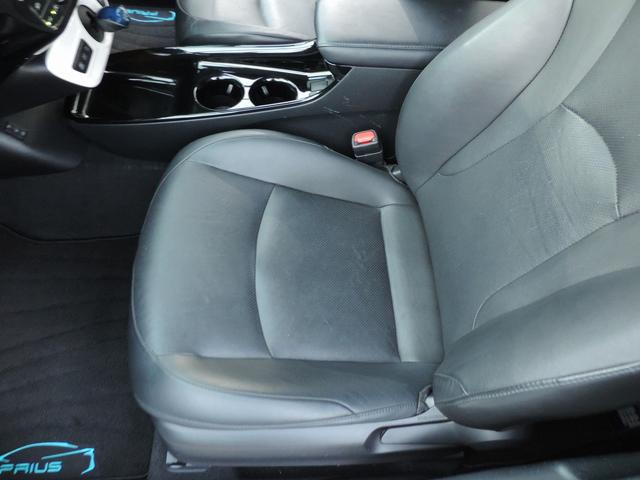 プリウス Aプレミアム トヨタセーフティセンス 純正ナビ フルセグTV Bカメラ 本革シート BSM LEDヘッドライト ビルトインETC クリアランスソナー シートヒーターレーダークルーズ 社外15インチアルミスマートキー(13枚目)