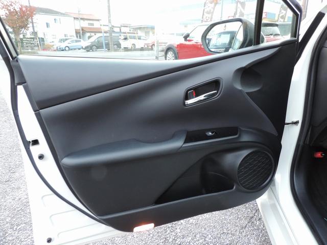 プリウス Aプレミアム トヨタセーフティセンス 純正ナビ フルセグTV Bカメラ 本革シート BSM LEDヘッドライト ビルトインETC クリアランスソナー シートヒーターレーダークルーズ 社外15インチアルミスマートキー(35枚目)