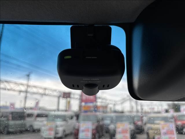 タント カスタムＲＳ　トップエディションＶＳ　ＳＡＩＩＩ　純正フルセグナビ　全方位付きモニター　ＥＴＣ　前方連動ドライブレコーダー　シートヒーター　ＬＥＤヘッドライト　両側パワースライドドアドア　禁煙車（8枚目）