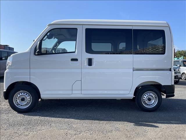 ハイゼットカーゴ ＤＸ　届出済未使用車　衝突軽減ブレーキ　横滑り防止装置　アイドリングストップ　バン　両側スライドドア　キーレスエントリー　マニュアルエアコン　パワーステアリング　禁煙車　修復歴無（7枚目）
