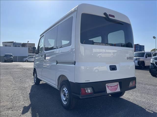 ハイゼットカーゴ ＤＸ　届出済未使用車　衝突軽減ブレーキ　横滑り防止装置　アイドリングストップ　バン　両側スライドドア　キーレスエントリー　マニュアルエアコン　パワーステアリング　禁煙車　修復歴無（8枚目）
